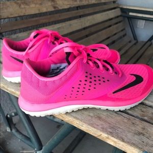 ‼️SOLD‼️HOT NEON PINK NIKE FITSOLE WOMENS SZ 8.5